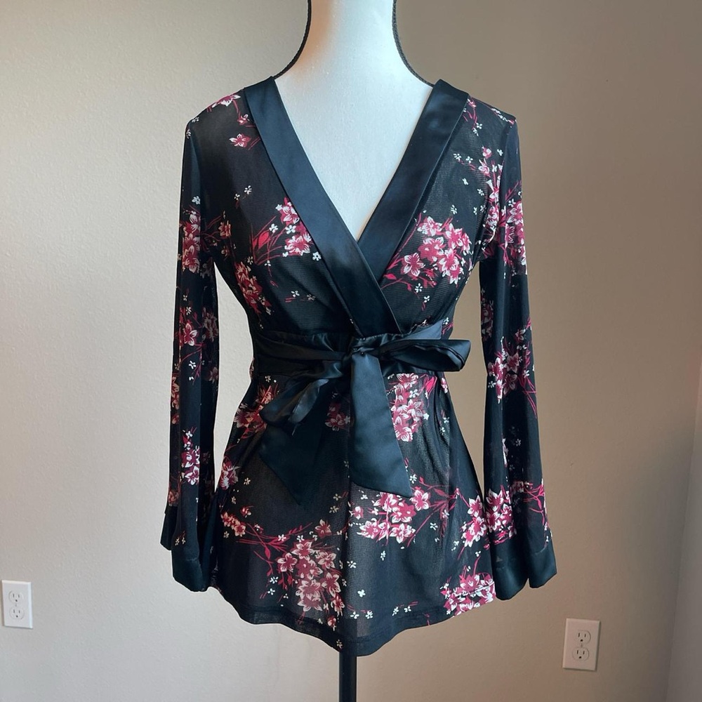Y2K Black and red floral silk kimono with tie waist and flared sleeves